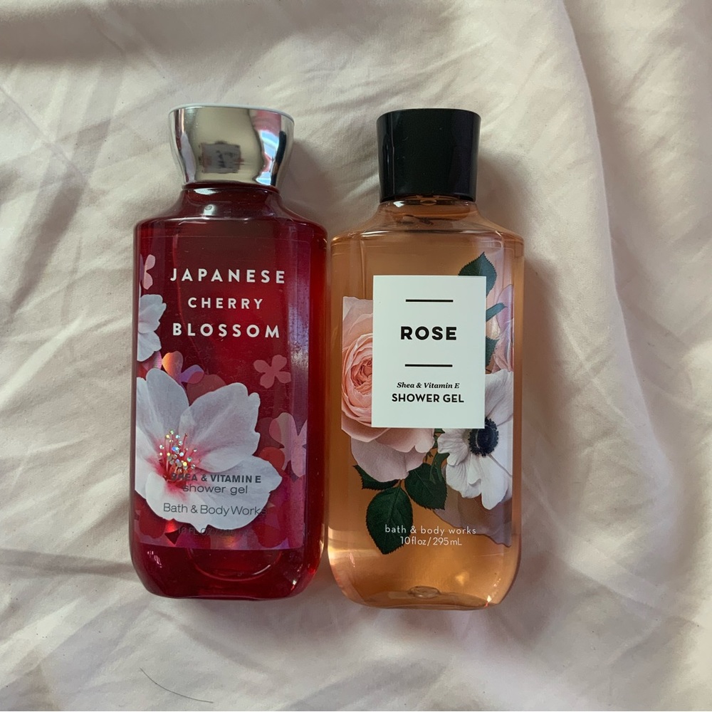 COPY - Lot of 2 Bath & Body Works ‘Rose’ & ‘Japanese Cherry Blossom’ Shower Gels - Picture 2 of 4